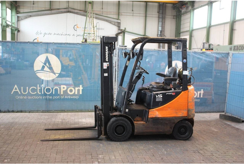 Doosan G15S-5 - رافعة شوكية تعمل بالغاز: صورة 1 Doosan G15S-5 - رافعة شوكية تعمل بالغاز: صورة 1