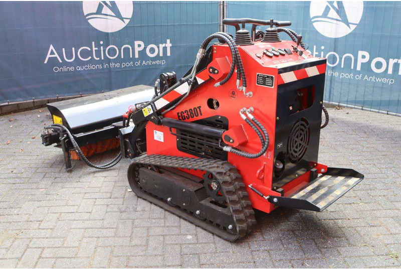 EGN EG380T - اللودر المجنزر: صورة 4 EGN EG380T - اللودر المجنزر: صورة 4