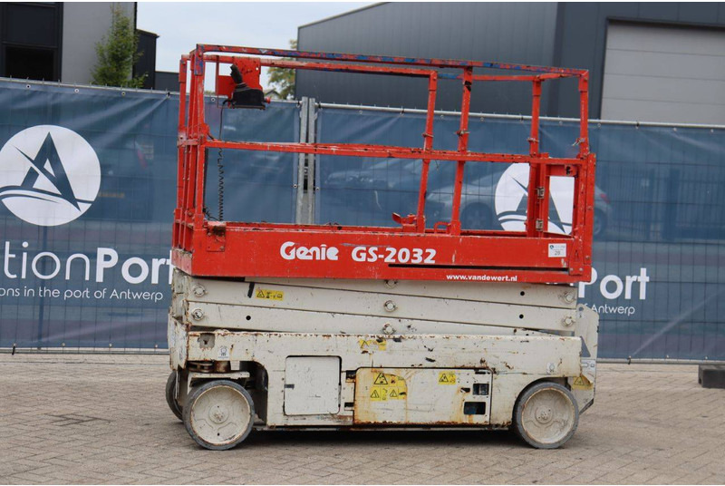 Genie GS-2032 - رافعة هيدروليكية مقصية: صورة 1 Genie GS-2032 - رافعة هيدروليكية مقصية: صورة 1