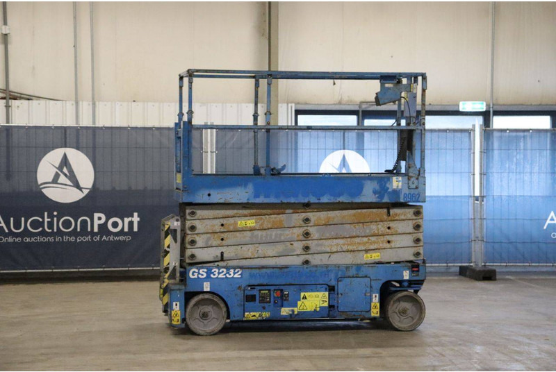 Genie GS-3232 - رافعة هيدروليكية مقصية: صورة 1 Genie GS-3232 - رافعة هيدروليكية مقصية: صورة 1