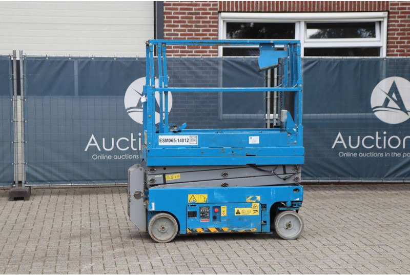 Genie GS1532 - رافعة هيدروليكية مقصية: صورة 1 Genie GS1532 - رافعة هيدروليكية مقصية: صورة 1