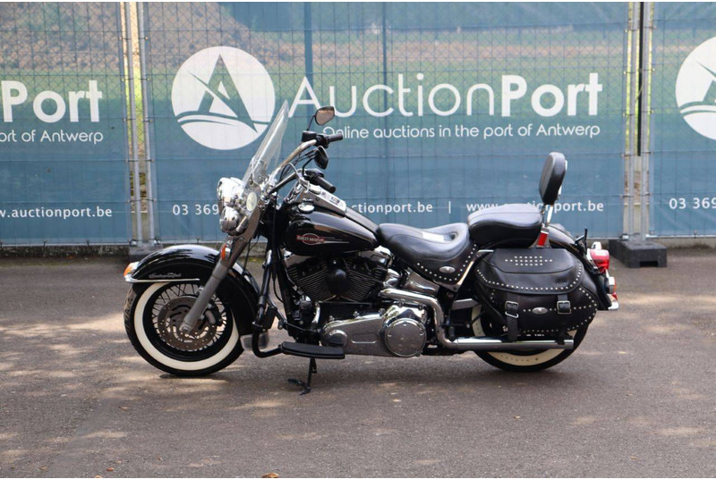 Harley-Davidson Heritage Softail Classic - دراجة نارية: صورة 2 Harley-Davidson Heritage Softail Classic - دراجة نارية: صورة 2