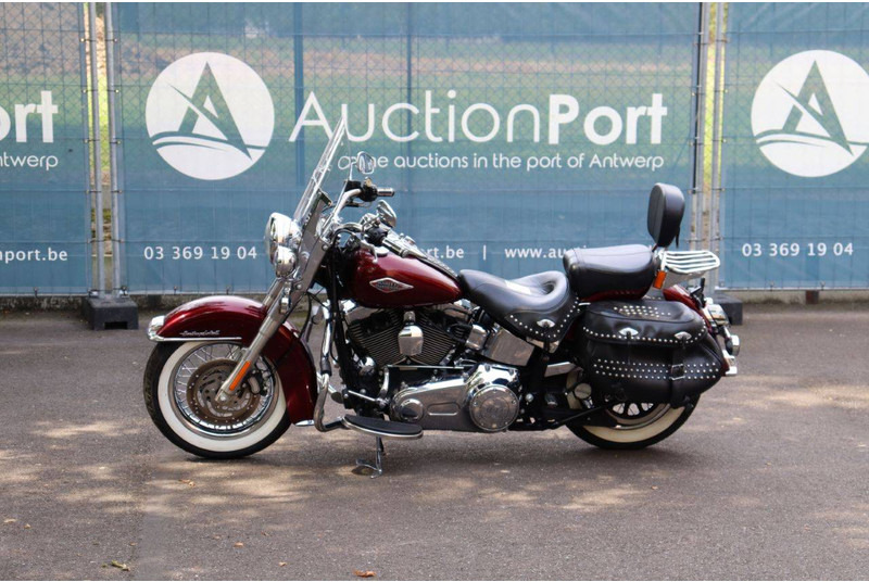 Harley-Davidson Heritage Softail Classic - دراجة نارية: صورة 1 Harley-Davidson Heritage Softail Classic - دراجة نارية: صورة 1