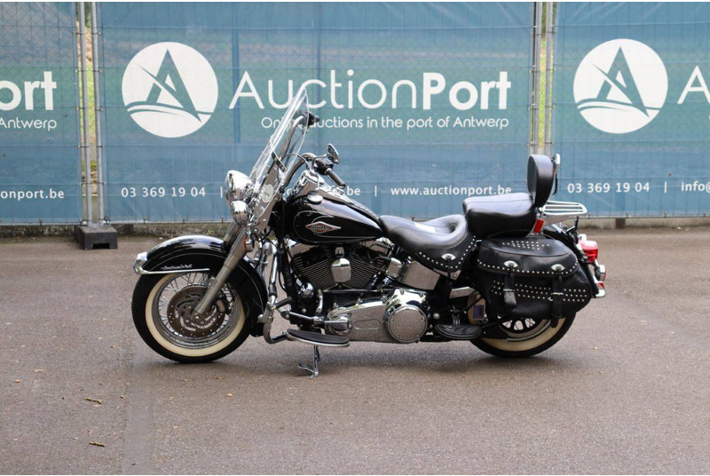 Harley-Davidson Heritage Softail Classic - دراجة نارية: صورة 1 Harley-Davidson Heritage Softail Classic - دراجة نارية: صورة 1