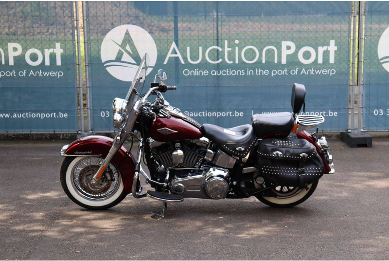 Harley-Davidson Heritage Softail Classic - دراجة نارية: صورة 2 Harley-Davidson Heritage Softail Classic - دراجة نارية: صورة 2