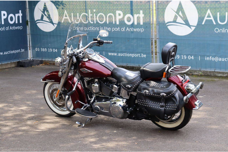 Harley-Davidson Heritage Softail Classic - دراجة نارية: صورة 3 Harley-Davidson Heritage Softail Classic - دراجة نارية: صورة 3