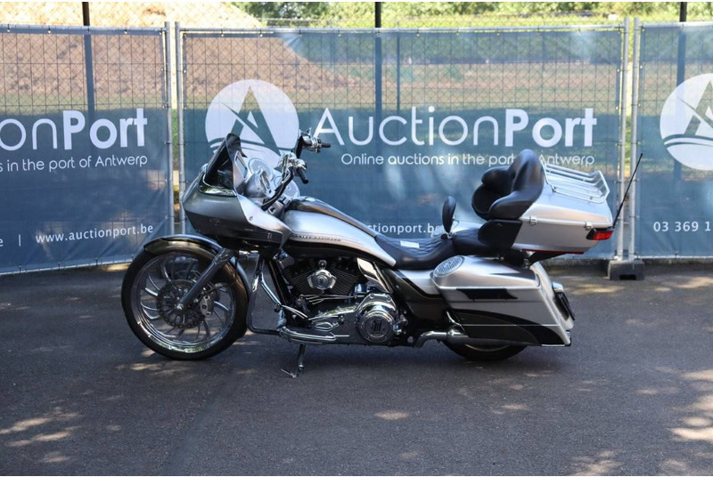 Harley-Davidson Road Glide CVO - دراجة نارية: صورة 2 Harley-Davidson Road Glide CVO - دراجة نارية: صورة 2