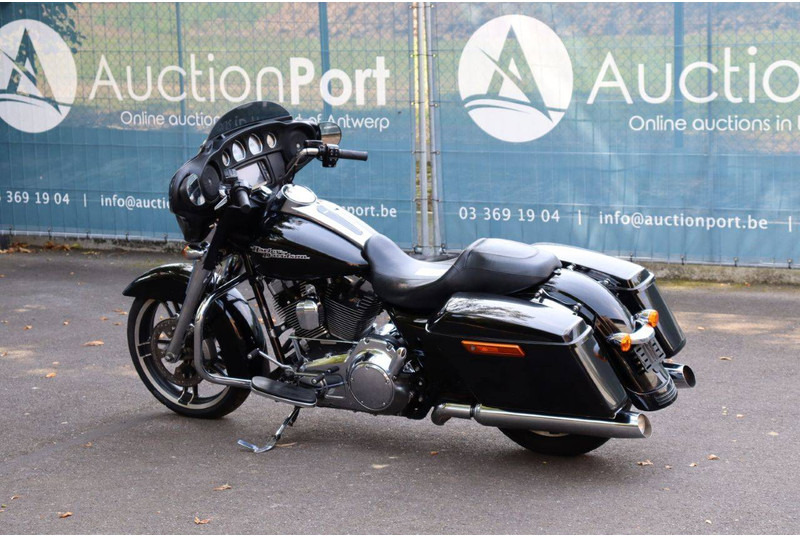 Harley-Davidson Street Glide - دراجة نارية: صورة 3 Harley-Davidson Street Glide - دراجة نارية: صورة 3