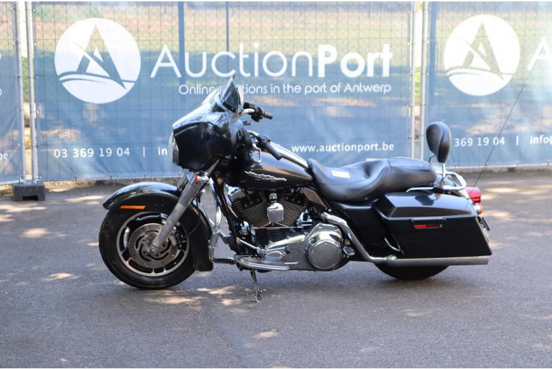 Harley-Davidson Street Glide - دراجة نارية: صورة 1 Harley-Davidson Street Glide - دراجة نارية: صورة 1