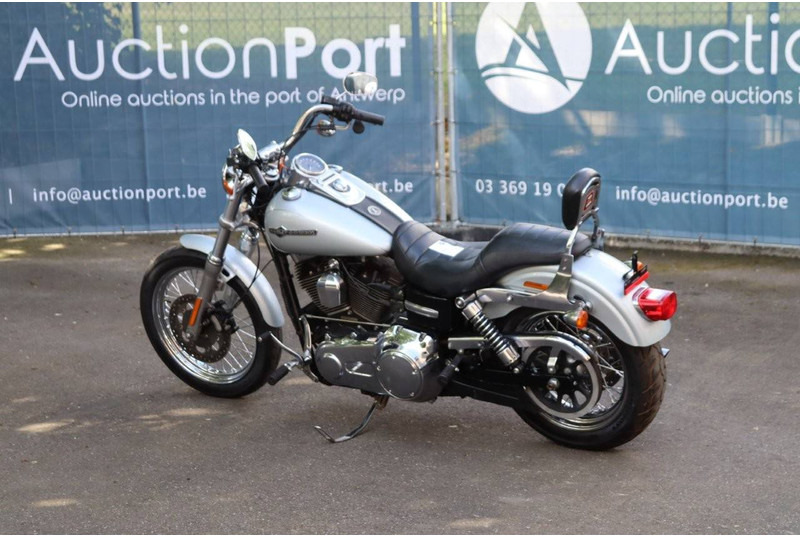Harley-Davidson Super Glide Custom - دراجة نارية: صورة 3 Harley-Davidson Super Glide Custom - دراجة نارية: صورة 3