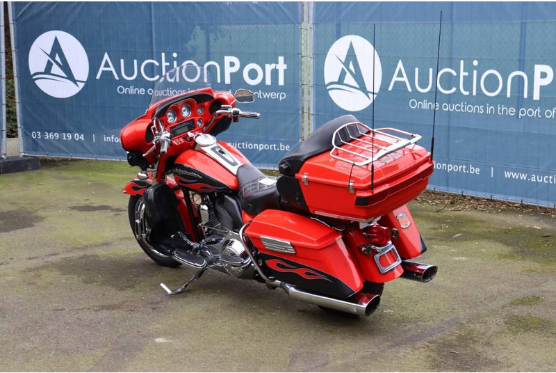 Harley-Davidson Ultra Classic CVO - دراجة نارية: صورة 4 Harley-Davidson Ultra Classic CVO - دراجة نارية: صورة 4