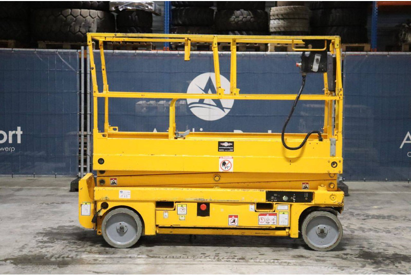 Haulotte Compact 8 - رافعة هيدروليكية مقصية: صورة 2 Haulotte Compact 8 - رافعة هيدروليكية مقصية: صورة 2