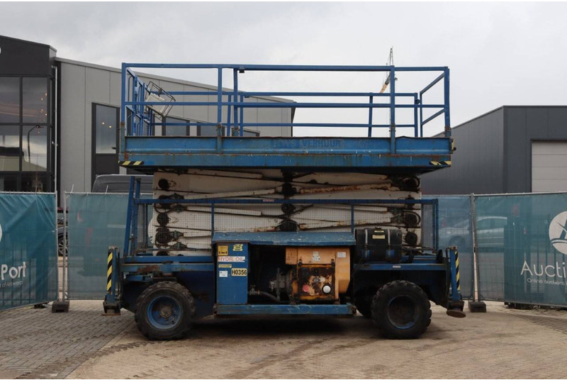 Holland lift COMBISTAR B-195DL25-4WD/P/N - رافعة هيدروليكية مقصية: صورة 2 Holland lift COMBISTAR B-195DL25-4WD/P/N - رافعة هيدروليكية مقصية: صورة 2