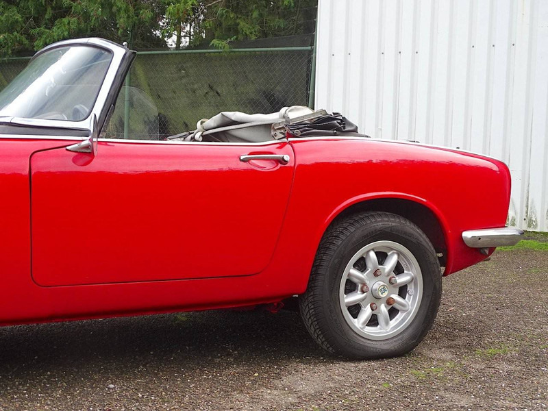 Honda S800 - سيدان: صورة 5 Honda S800 - سيدان: صورة 5