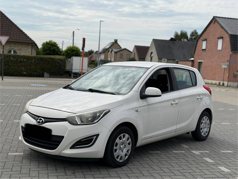 Hyundai i20 1.1 CRDI - سيدان: صورة 1 Hyundai i20 1.1 CRDI - سيدان: صورة 1