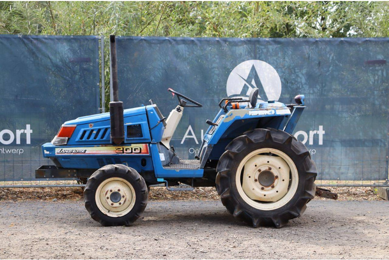 Iseki TU180F - جرار: صورة 2 Iseki TU180F - جرار: صورة 2