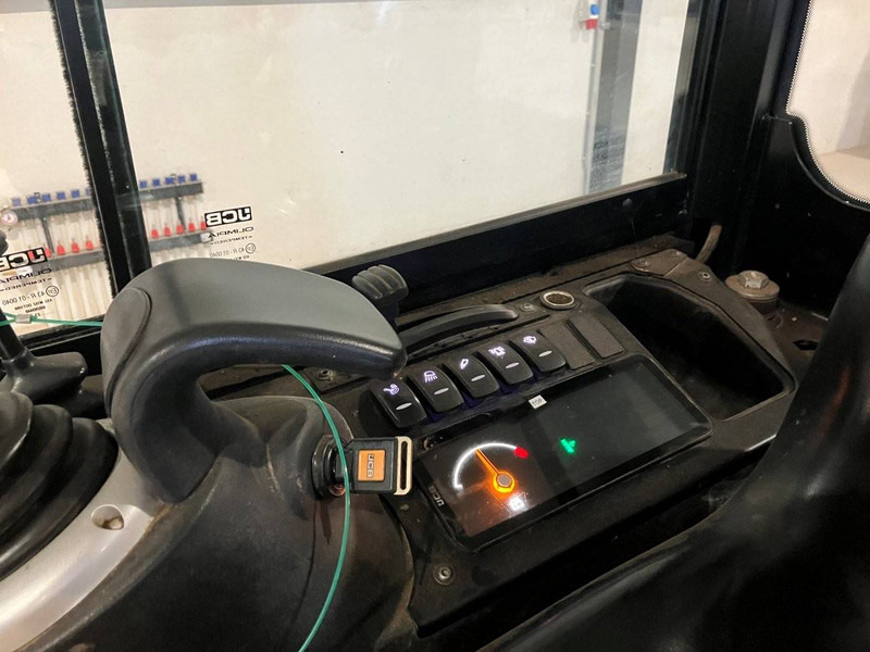 حفارة مُصَّغرة JCB 16C-1 T3: صورة 14