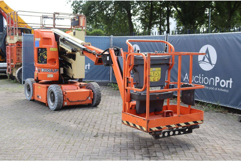JLG E300AJP - شاحنة ذراع مفصلي: صورة 4 JLG E300AJP - شاحنة ذراع مفصلي: صورة 4