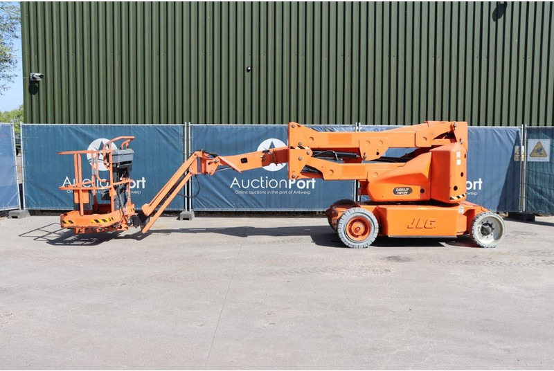 JLG E400AJPN - شاحنة ذراع مفصلي: صورة 2 JLG E400AJPN - شاحنة ذراع مفصلي: صورة 2