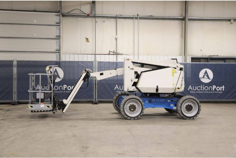 JLG H340AJ 4 WD - شاحنة ذراع مفصلي: صورة 1 JLG H340AJ 4 WD - شاحنة ذراع مفصلي: صورة 1