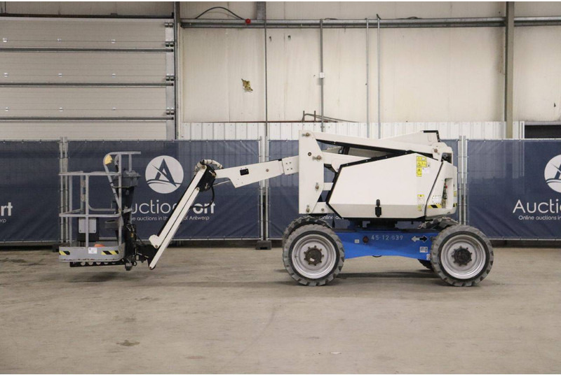 JLG H340AJ 4 WD - شاحنة ذراع مفصلي: صورة 2 JLG H340AJ 4 WD - شاحنة ذراع مفصلي: صورة 2