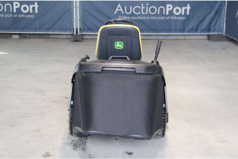 John Deere X166R - جزازة أعشاب الحدائق: صورة 4 John Deere X166R - جزازة أعشاب الحدائق: صورة 4