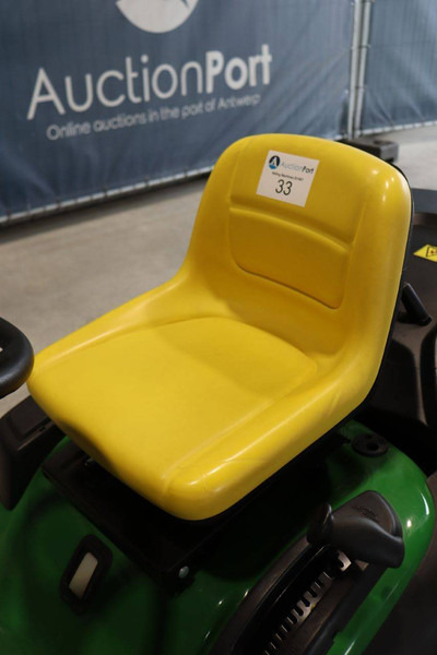 جزازة أعشاب الحدائق John Deere X166R: صورة 18