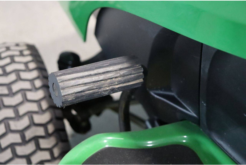 جزازة أعشاب الحدائق John Deere X166R: صورة 20