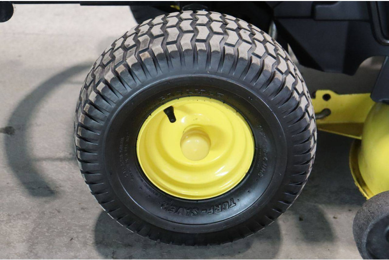 جزازة أعشاب الحدائق John Deere X166R: صورة 12