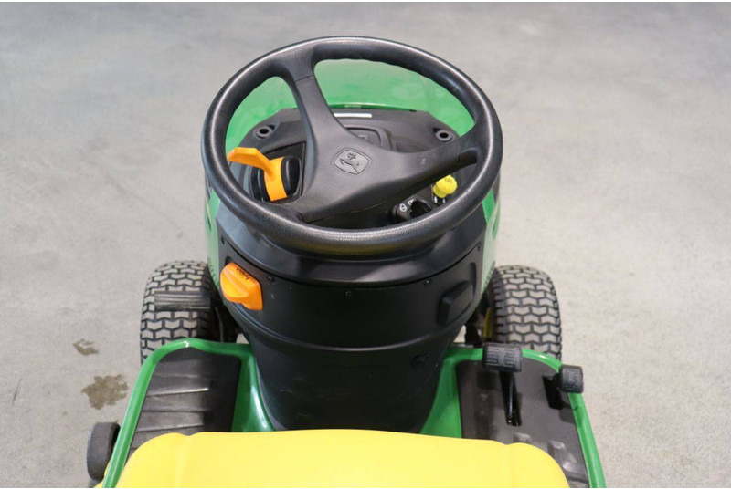 جزازة أعشاب الحدائق John Deere X166R: صورة 16