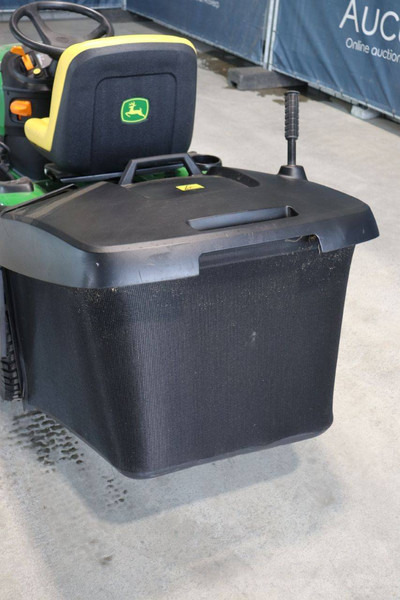 جزازة أعشاب الحدائق John Deere X166R: صورة 15