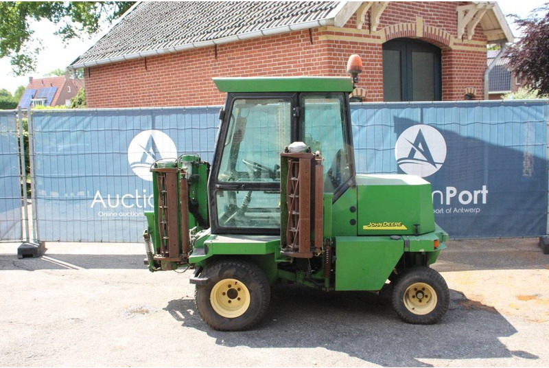 John Deere - جزازة أعشاب الحدائق: صورة 2 John Deere - جزازة أعشاب الحدائق: صورة 2