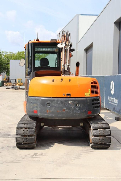 Komatsu PC80MR-3 - حفار زحاف: صورة 5 Komatsu PC80MR-3 - حفار زحاف: صورة 5