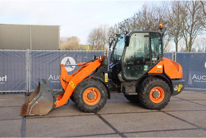 Komatsu - اللودر بعجل: صورة 1 Komatsu - اللودر بعجل: صورة 1