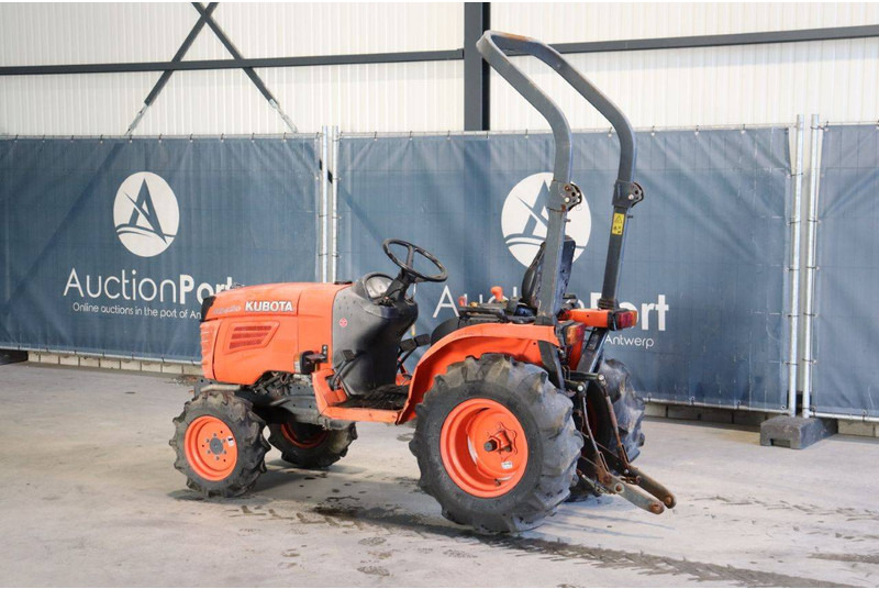 Kubota B2420 - جرار: صورة 3 Kubota B2420 - جرار: صورة 3