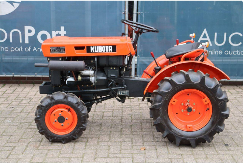 Kubota B5000 - جرار: صورة 2 Kubota B5000 - جرار: صورة 2