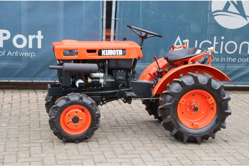 Kubota B5000 - جرار: صورة 1 Kubota B5000 - جرار: صورة 1