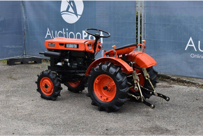 Kubota B5000 - جرار: صورة 3 Kubota B5000 - جرار: صورة 3