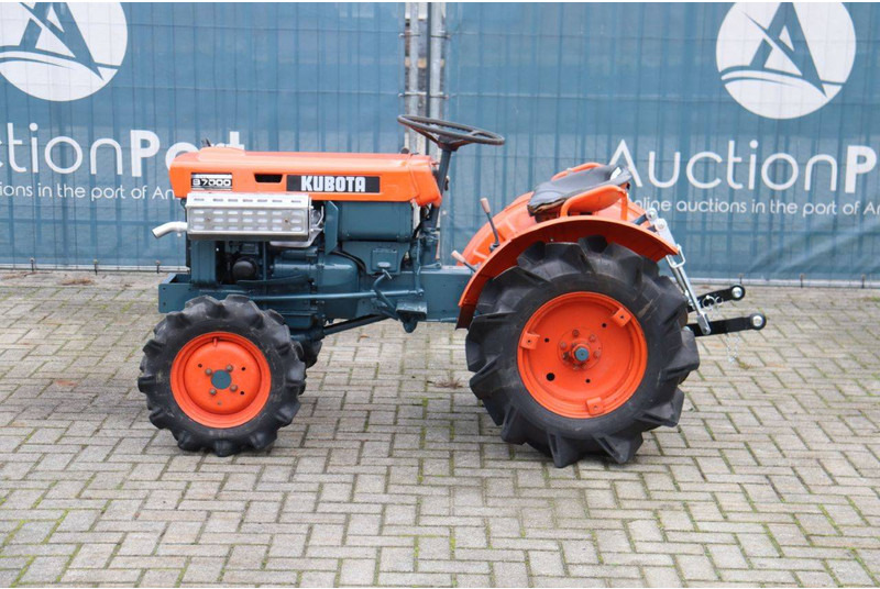 Kubota B7000 - جرار: صورة 2 Kubota B7000 - جرار: صورة 2