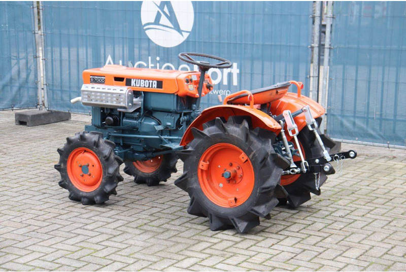 Kubota B7000 - جرار: صورة 3 Kubota B7000 - جرار: صورة 3