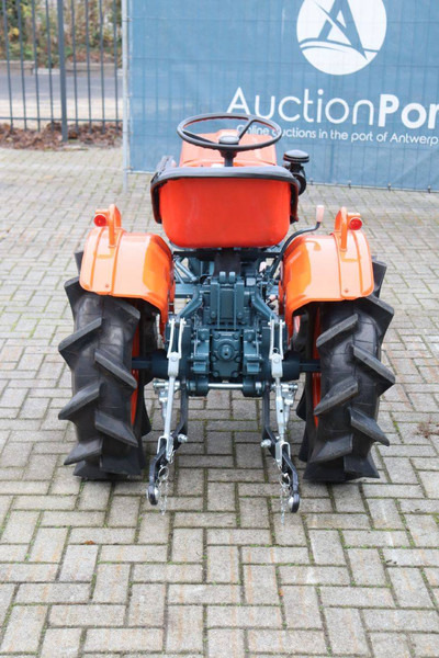 Kubota B7000 - جرار: صورة 5 Kubota B7000 - جرار: صورة 5
