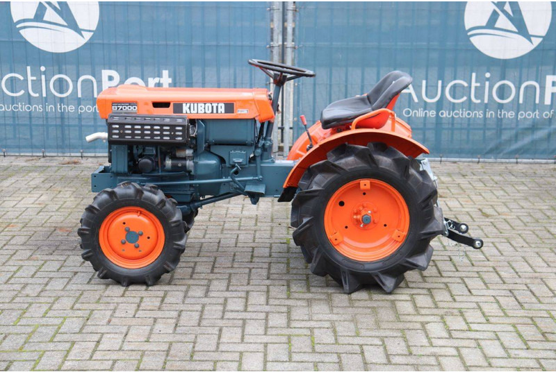 Kubota B7000 - جرار: صورة 2 Kubota B7000 - جرار: صورة 2
