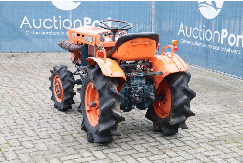 Kubota B7001 - جرار: صورة 4 Kubota B7001 - جرار: صورة 4