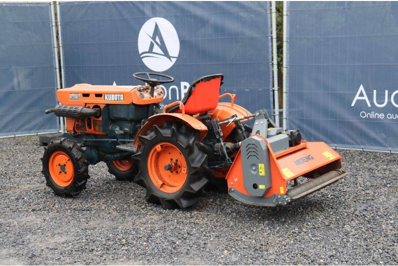 Kubota B7001 - جرار: صورة 3 Kubota B7001 - جرار: صورة 3