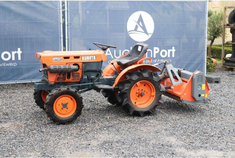 Kubota B7001 - جرار: صورة 1 Kubota B7001 - جرار: صورة 1