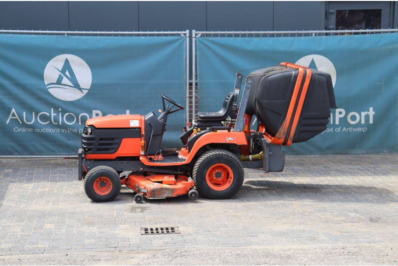 Kubota BX2200D - جزازة أعشاب الحدائق: صورة 1 Kubota BX2200D - جزازة أعشاب الحدائق: صورة 1