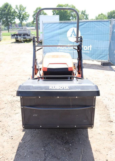 Kubota GZD15-II - جزازة أعشاب الحدائق: صورة 4 Kubota GZD15-II - جزازة أعشاب الحدائق: صورة 4