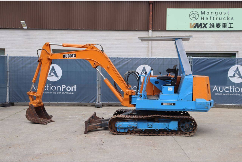 Kubota KH-033 - حفارة مُصَّغرة: صورة 2 Kubota KH-033 - حفارة مُصَّغرة: صورة 2
