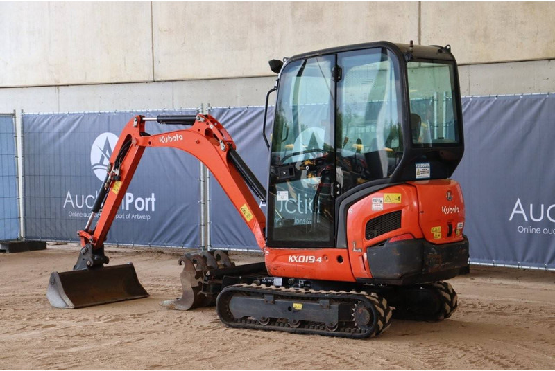 Kubota KX019-4 - حفارة مُصَّغرة: صورة 4 Kubota KX019-4 - حفارة مُصَّغرة: صورة 4