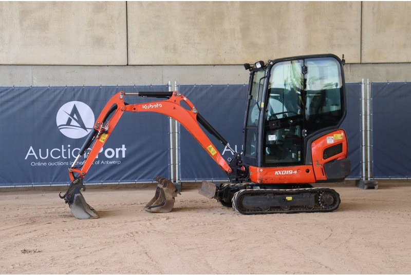 Kubota KX019-4 - حفارة مُصَّغرة: صورة 1 Kubota KX019-4 - حفارة مُصَّغرة: صورة 1